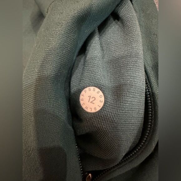 Lululemon Zoned In Long Sleeve - Picture 6 of 6
